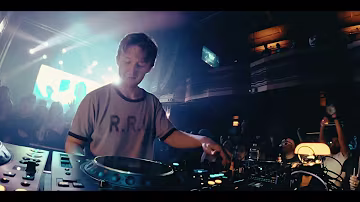 oskar med k performing on tour